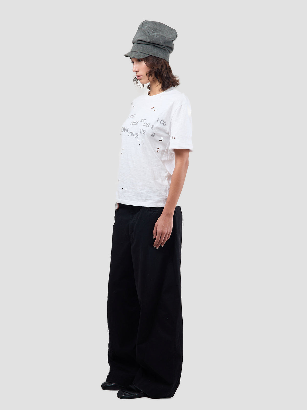 DISTRESSED LOGO TEE
