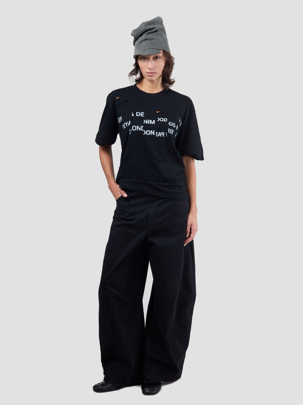 DISTRESSED LOGO TEE