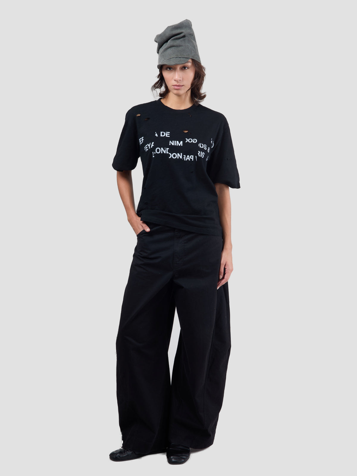 DISTRESSED LOGO TEE
